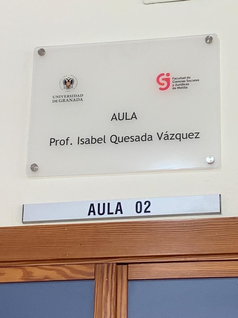 Placa Isabel Quesada Vázquez